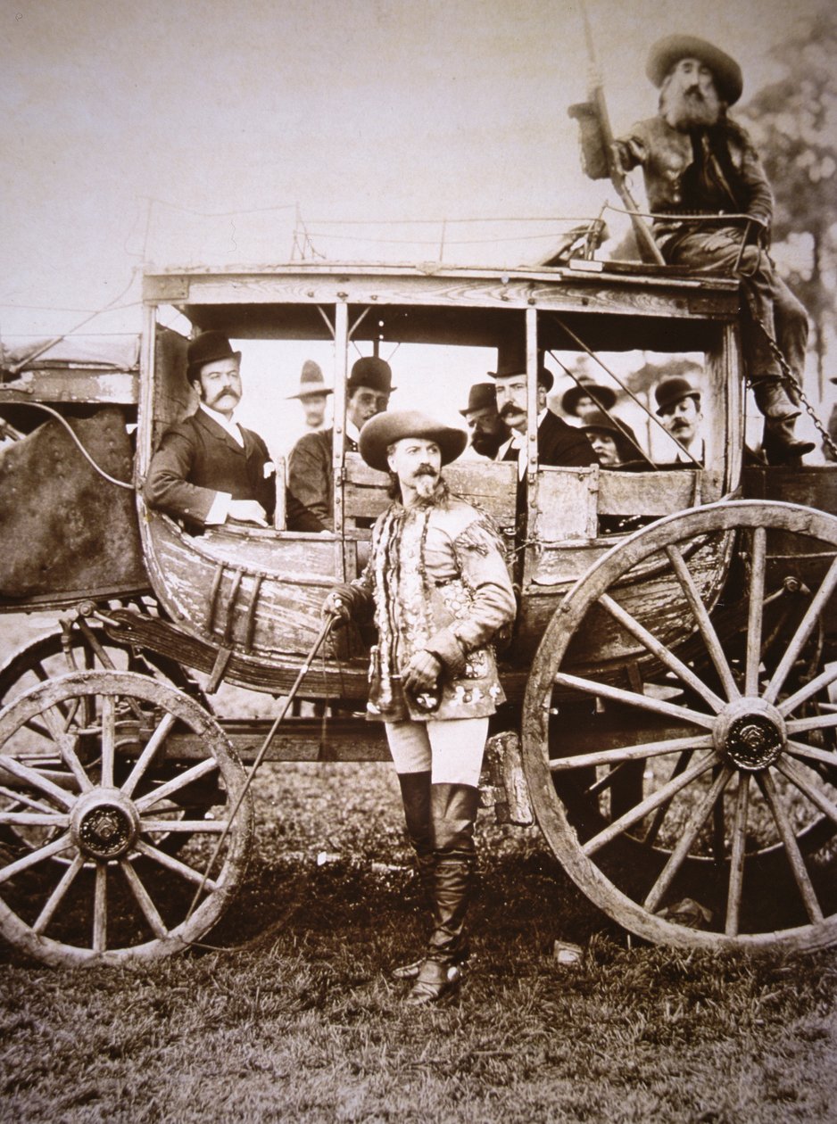 Buffalo Bill Cody (1846-1917) y su coche Deadwood de Photographer American