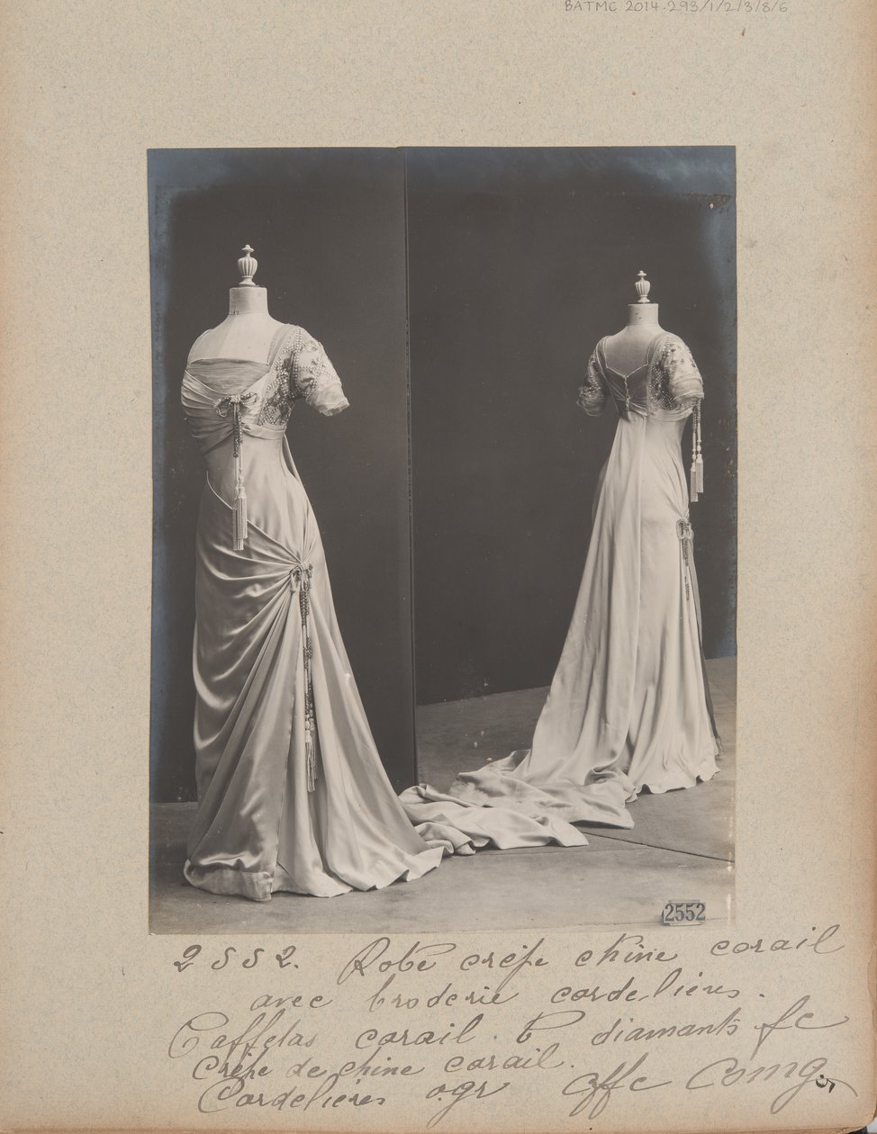 Página de álbum: Casa de Worth, Vestido de noche de Photographer French