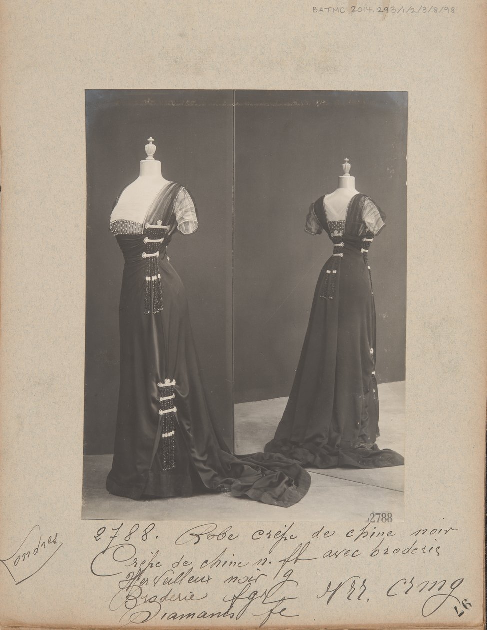 Página de álbum: Casa de Worth, vestido de noche de Photographer French
