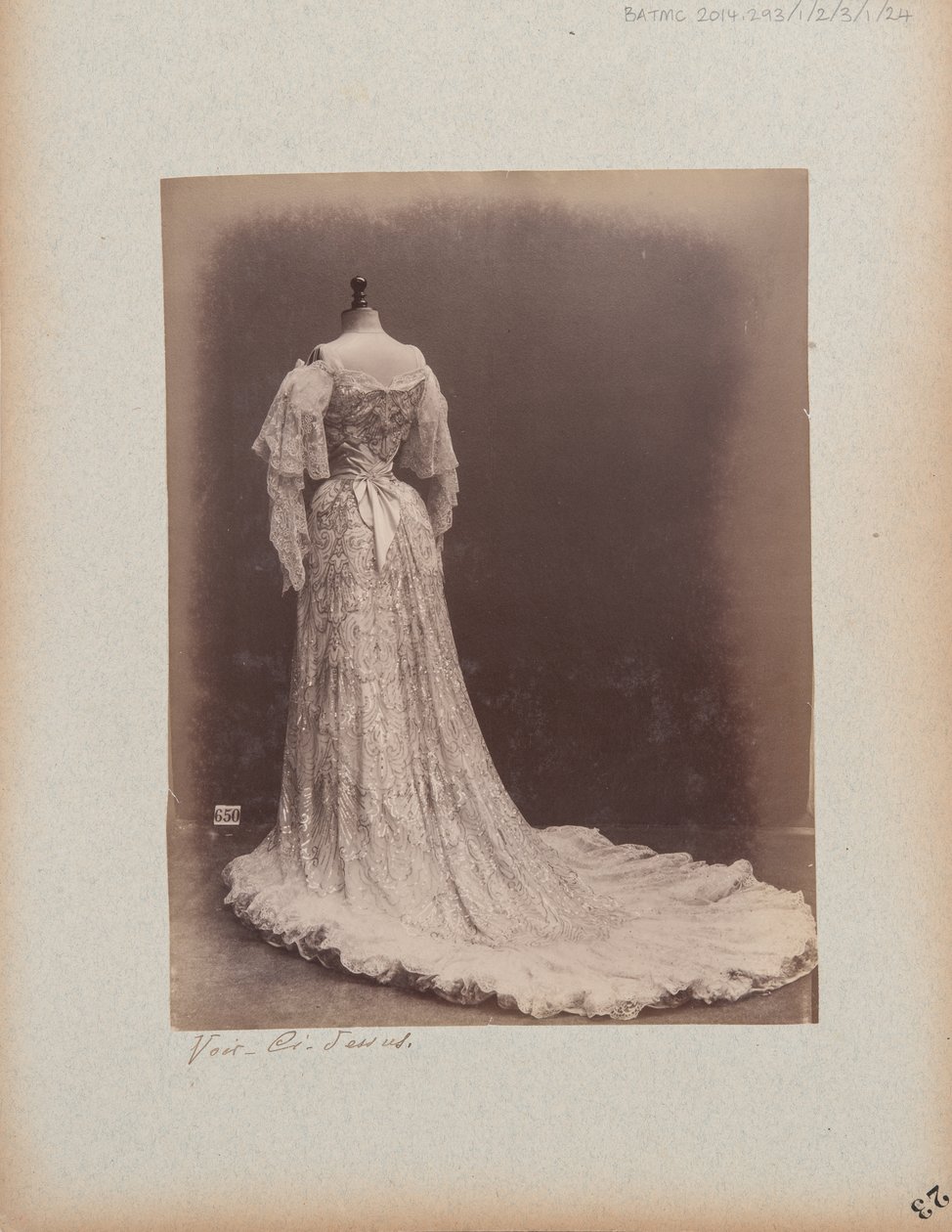 Página de álbum: Casa de Worth, vestido de noche de Photographer French