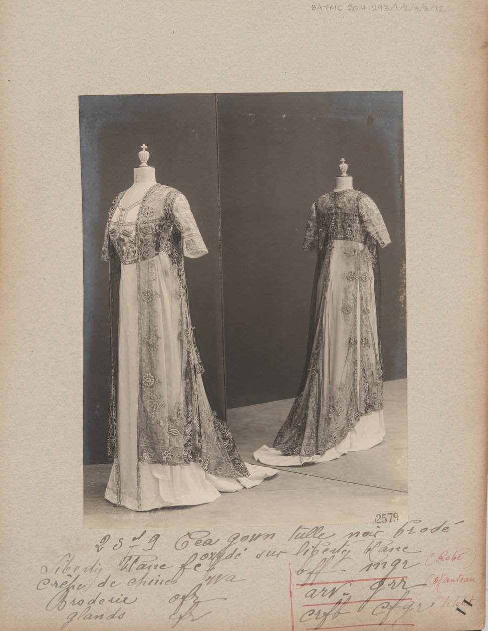 Página del Álbum: Casa de Worth, Vestido de Té de Photographer French