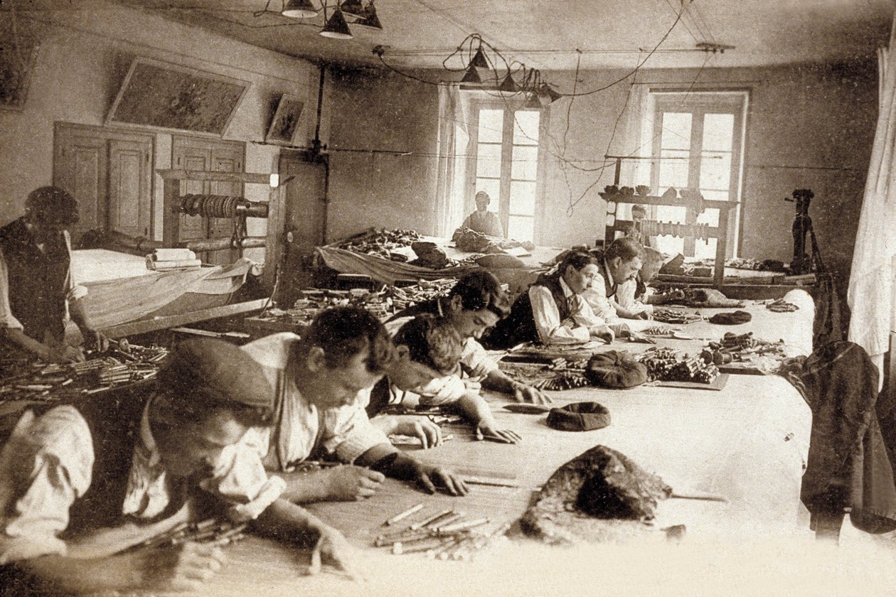 Fábrica de tapices de Aubusson, Francia, hacia 1900 (foto en blanco y negro) de Photographer French