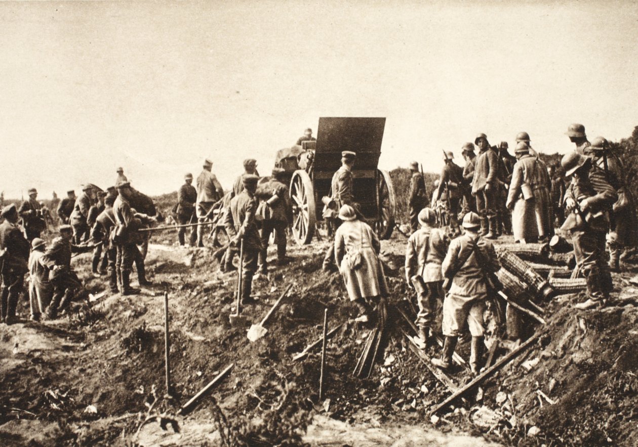 Batería alemana avanza sobre terreno difícil antes de Fismes, franceses capturados en primer plano listos para ser transportados de Photographer German