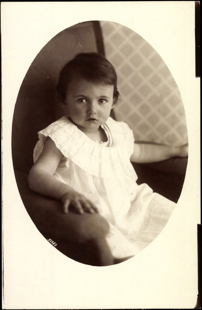 Passepartout Ak Princesa Hilda de Baviera como niña pequeña de Photographer German