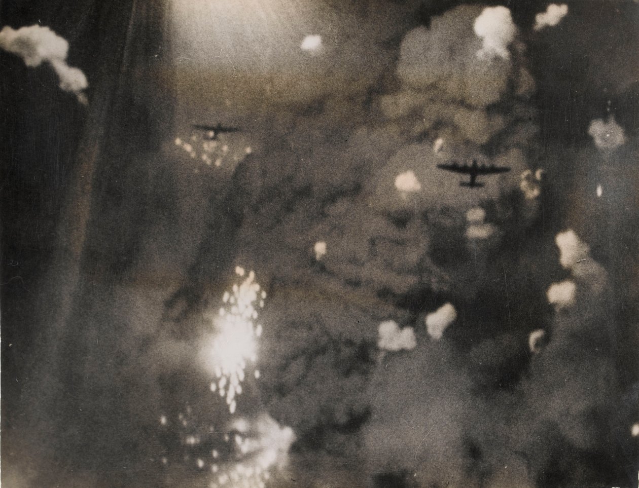 Fotografía tomada cuando los Lancaster de la Real Fuerza Aérea atacaron Dresde de Photographer German