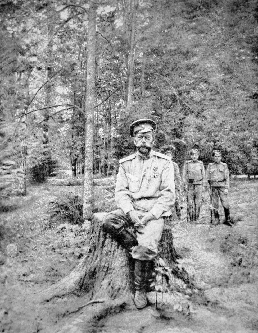 El zar Nicolás II, cautivo de los bolcheviques en Tsárskoye Selo de Photographer Russian