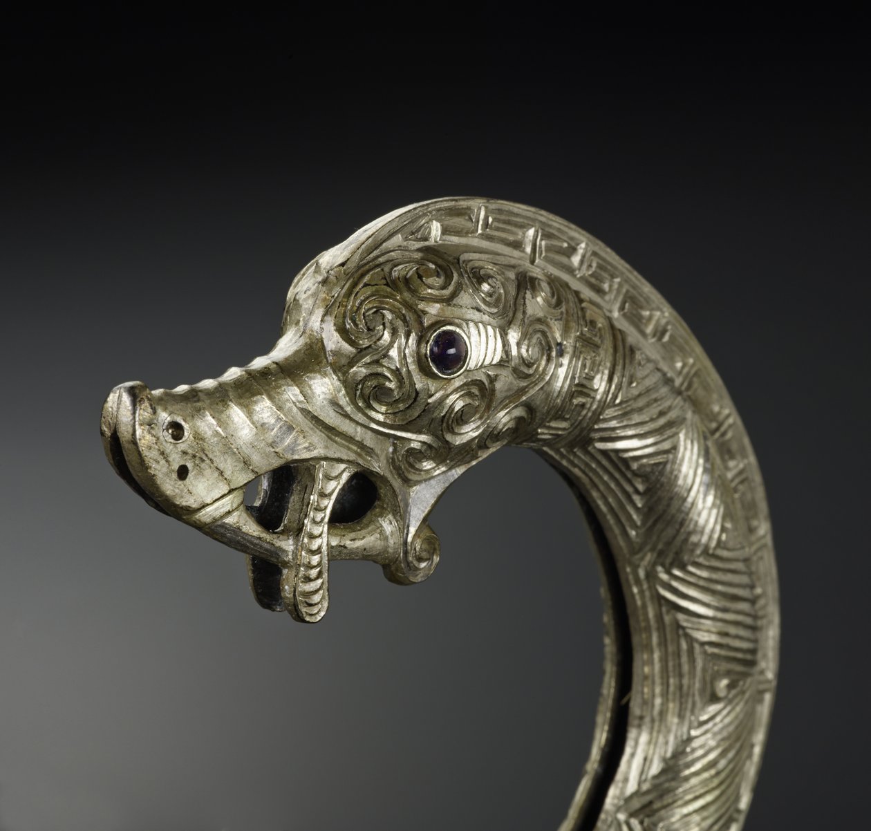 Chape de vaina de la Isla de San Ninian (plata y vidrio) de Pictish