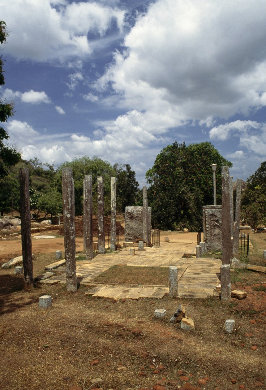 Cámara de reliquias, Mihintale, cerca de Anuradhapura, Sri Lanka de Blaise Nicolas Le Sueur
