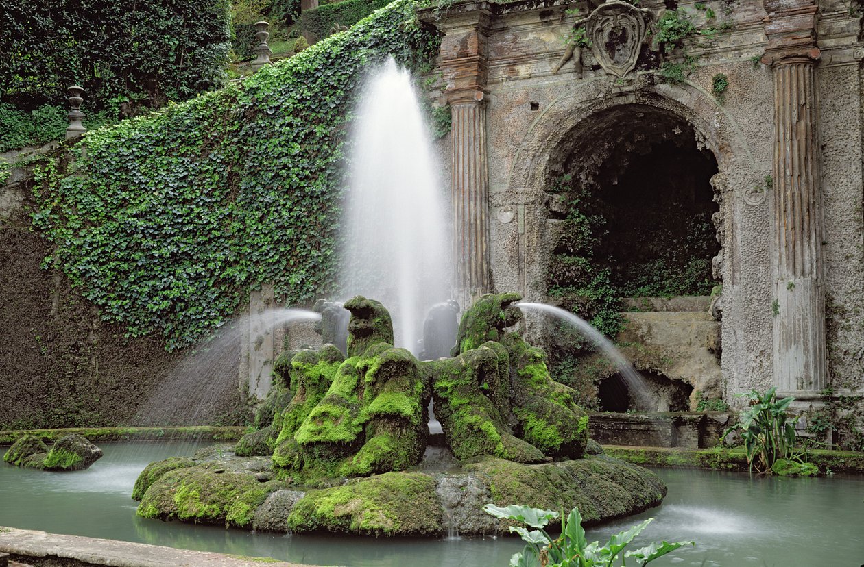 Fuente del Dragón, diseñada por Pirro Ligorio de Piero Ligorio