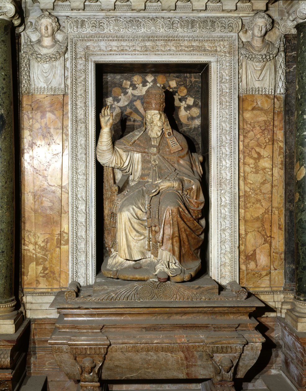 Tumba del Papa Pablo IV, Capilla Carafa, Santa Maria sopra Minerva, Roma, c.1559 de Piero Ligorio