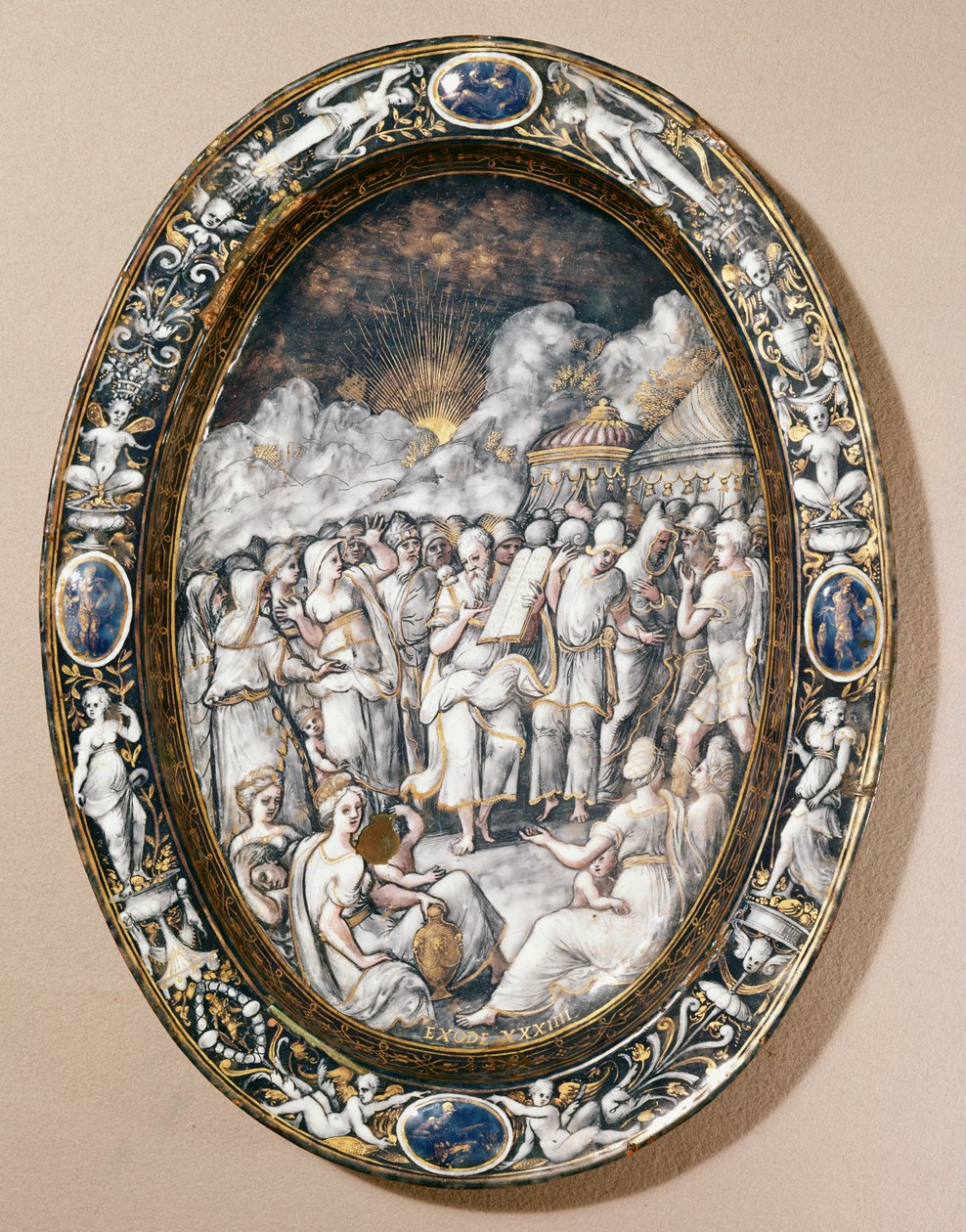 Plato ovalado que representa el descenso de Moisés del Monte Sinaí, Escuela de Limoges de Pierre Reymond