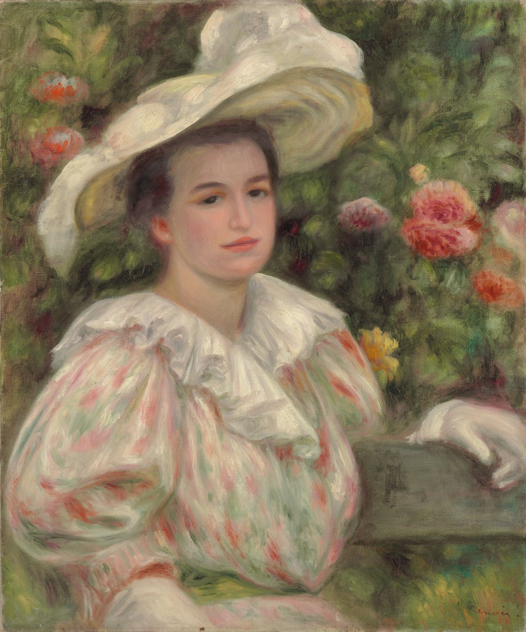 Joven entre flores o Mujer con sombrero blanco, c.1895 de Pierre Auguste Renoir