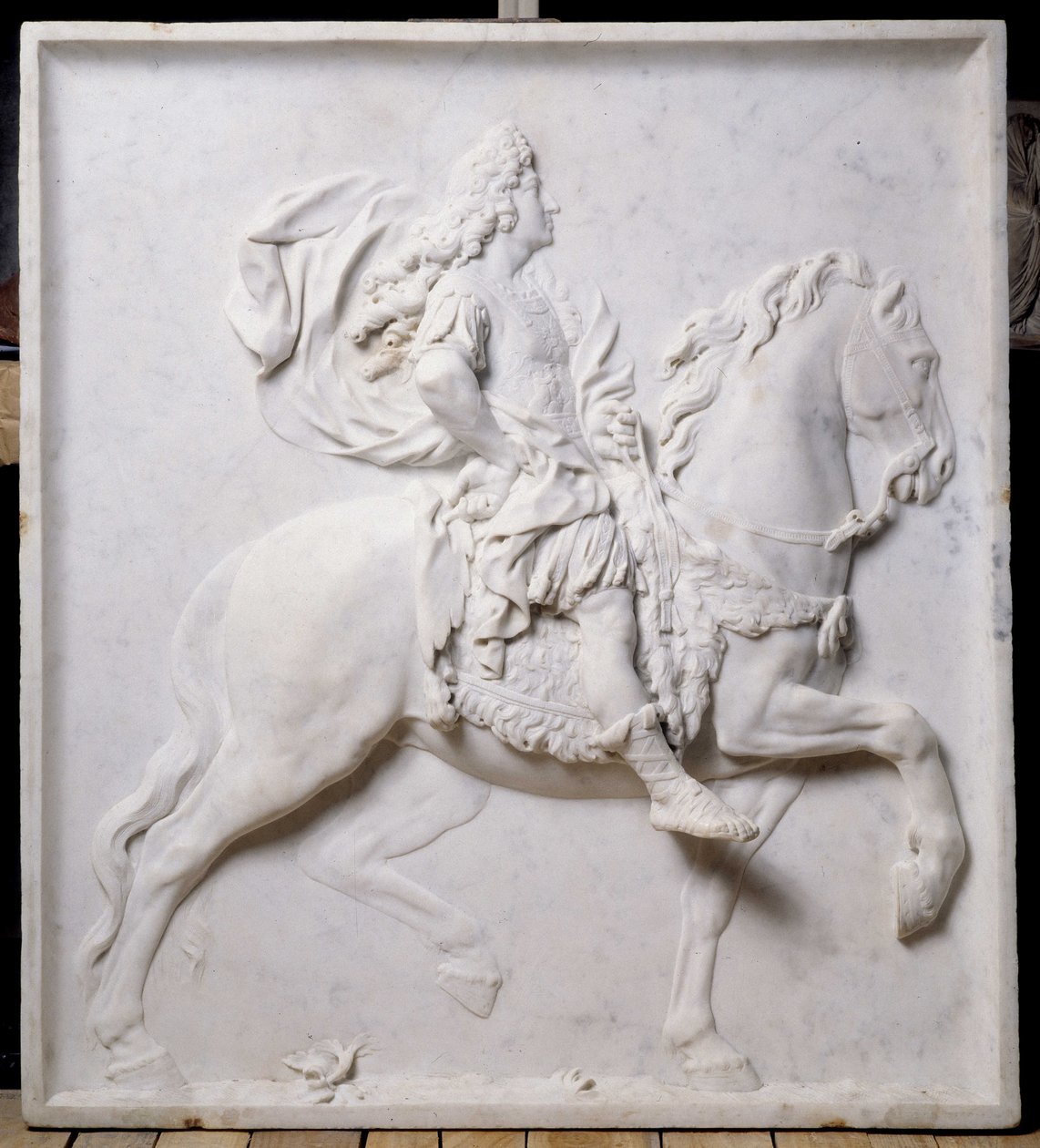 Bajo relieve representando a Luis XIV a caballo de Pierre Puget