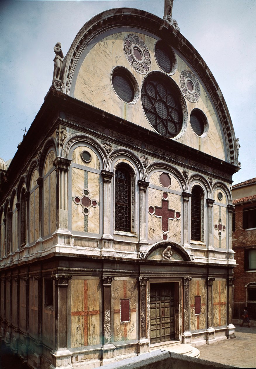 Fachada de la Iglesia de Santa Maria dei Miracoli (Santa María de los Milagros) hecha por Pietro Lombardo (1435-1515) 1481-1489 Venecia, Italia de Pietro Lombardo