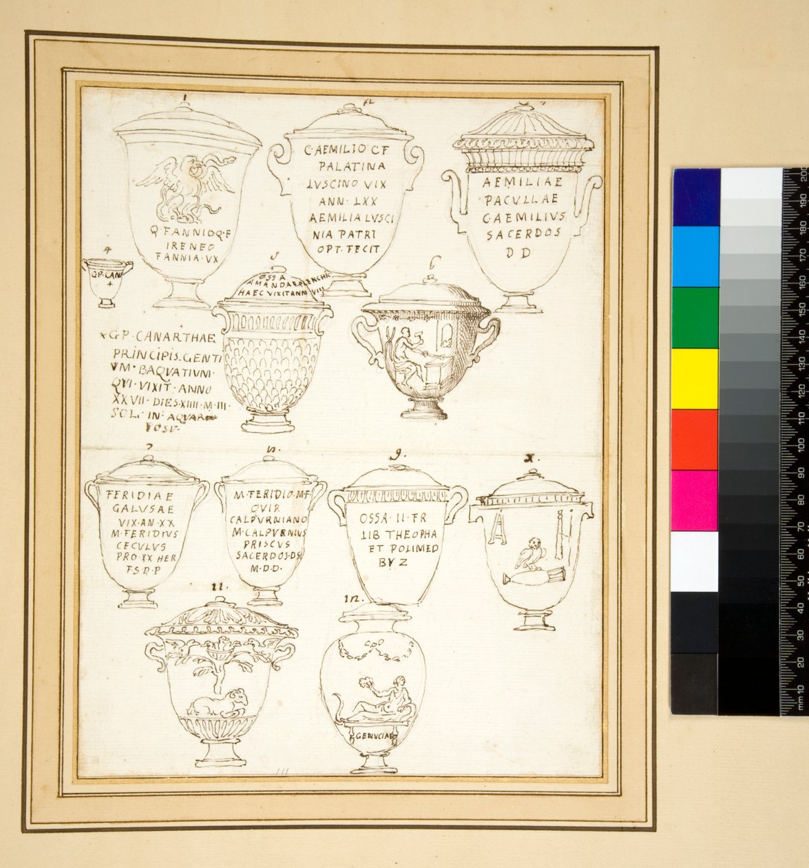 12 urnas sepulcrales de mármol con tapas de Pietro Santi Bartoli