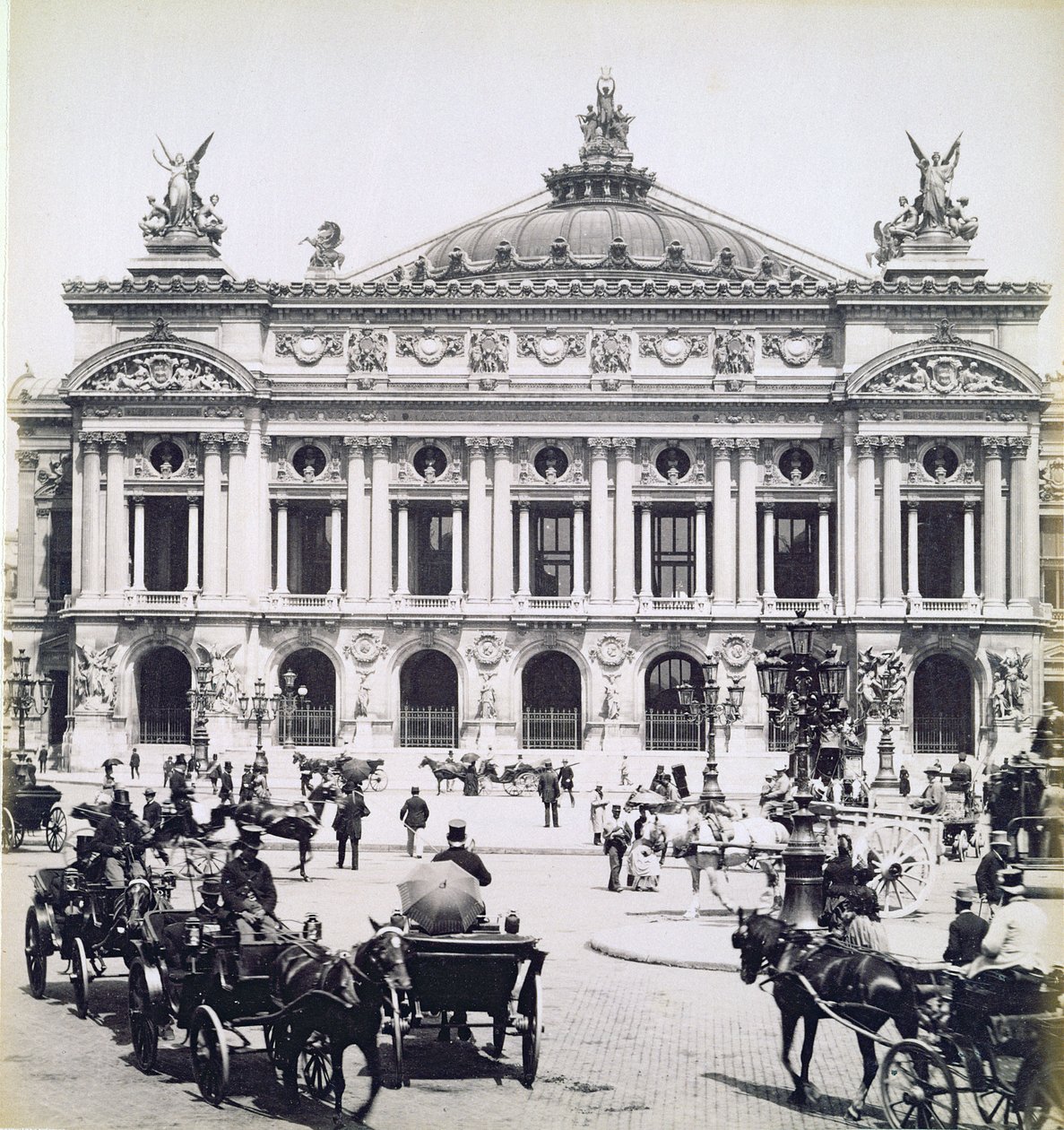 La Ópera, París, 14 de mayo de 1893 de Portuguese Photographer