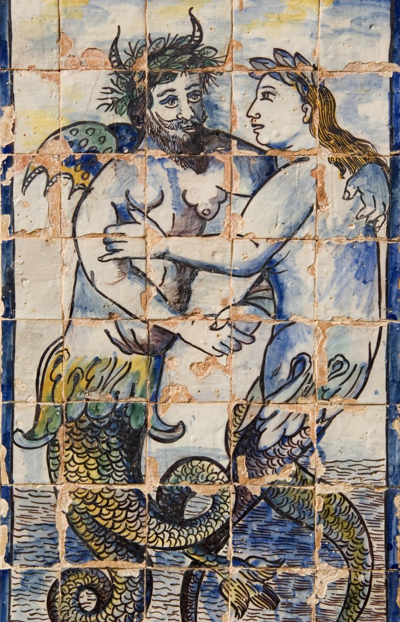 Azulejos en los jardines del palacio que representan criaturas marinas de Portuguese School