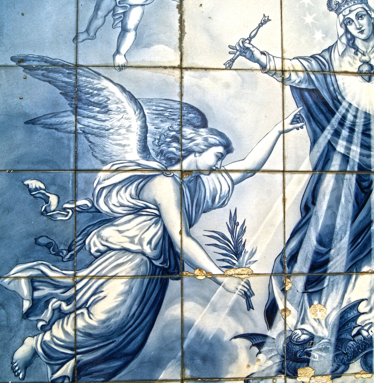 Panel decorativo que muestra al arcángel Gabriel y la Virgen María aplastando una serpiente alada, Lamego, Portugal. 1738 de Portuguese School