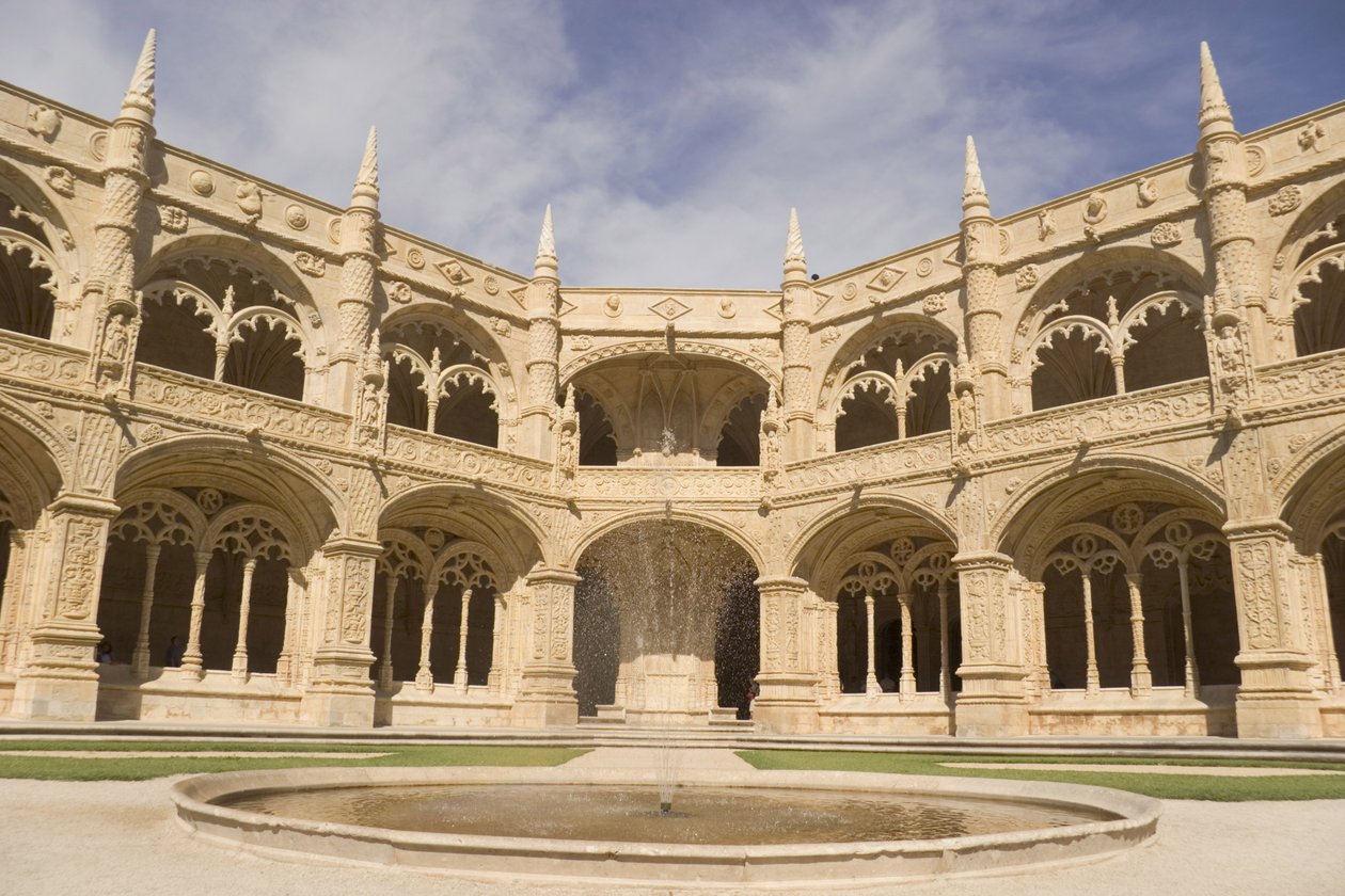 Vista de los claustros de Portuguese School