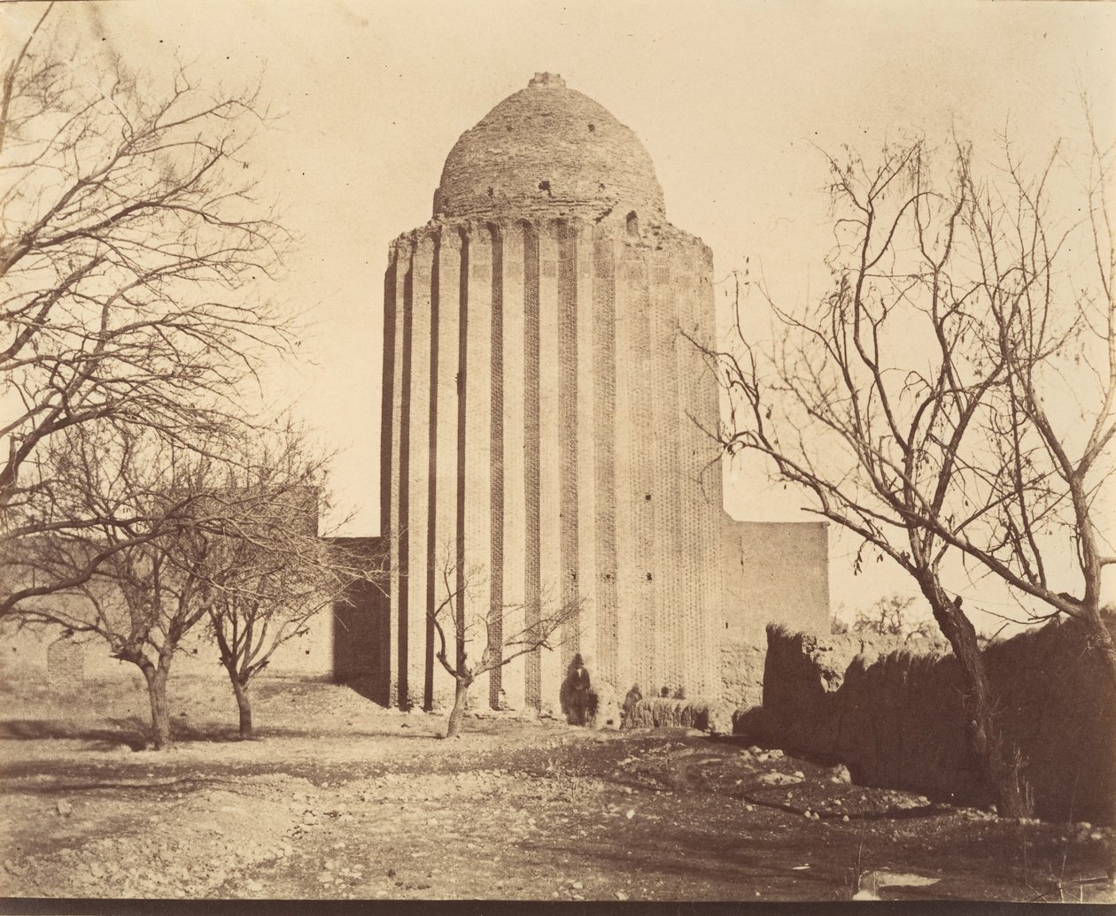[Bastam, Torre Tumba construida en 1313, Khorasan], 1840s-60s de Possibly by Luigi Pesce.