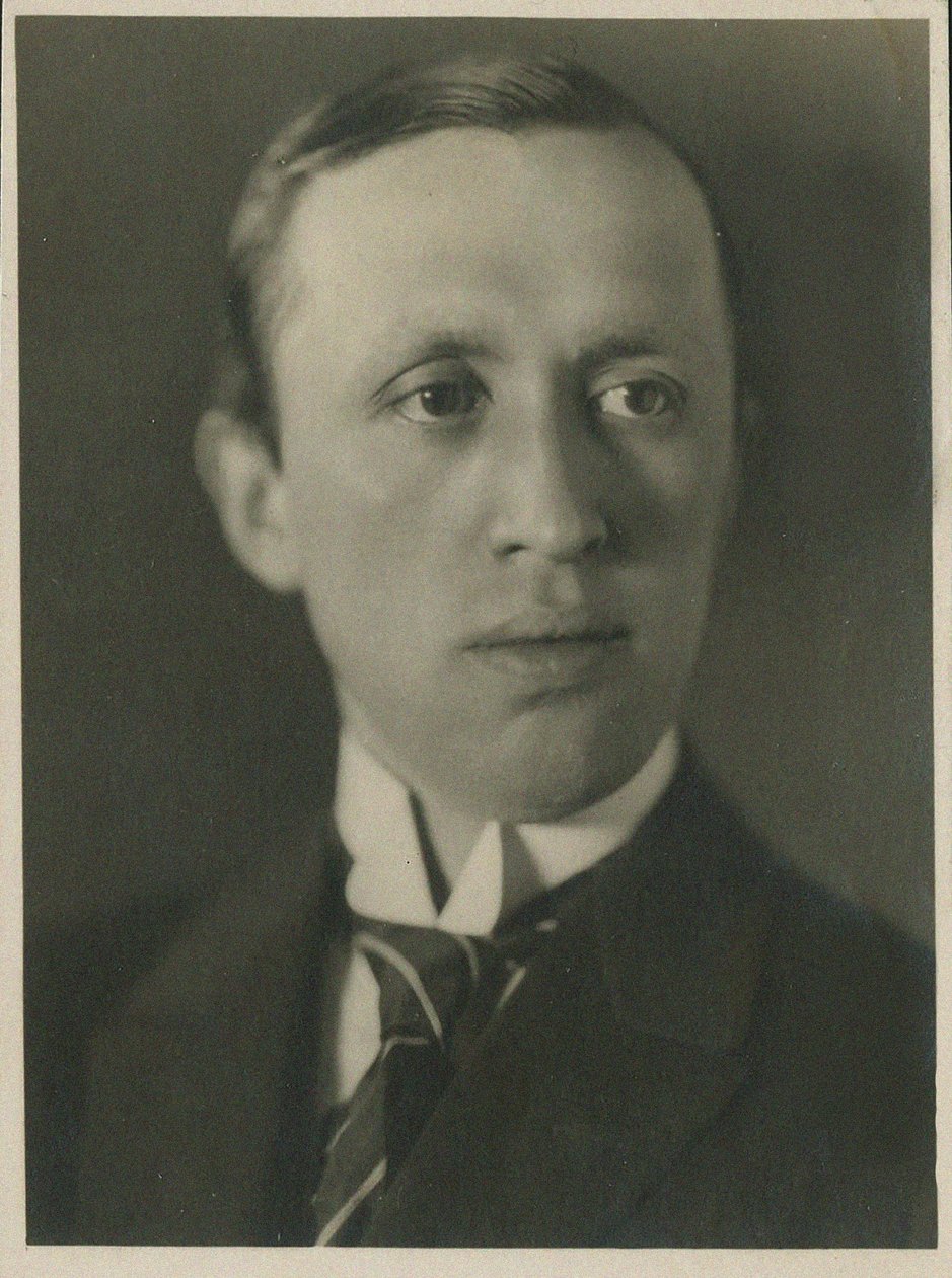 Retrato de Karel Capek 1890-1938, 1930 de Prague . Photo studio Vanek