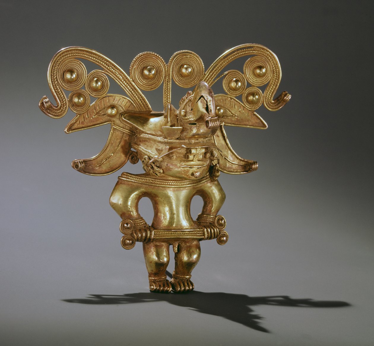 Colgante de figura guerrera Tairona (oro) de Pre Columbian