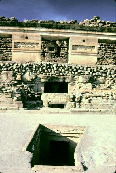 Patio con trabajo de piedra decorado de Pre Columbian Pre Columbian