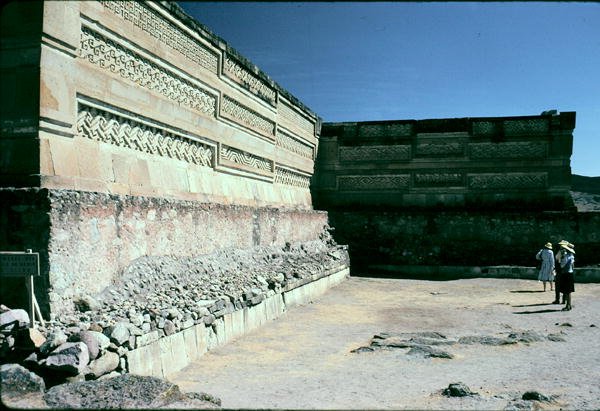 Patio con trabajo de piedra decorado de Pre Columbian Pre Columbian