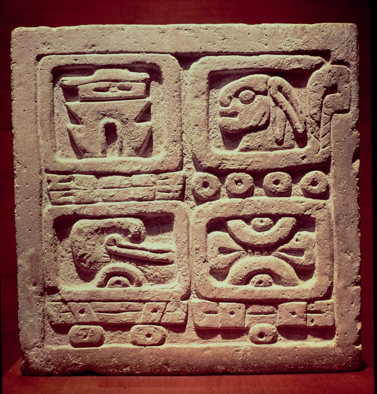 Calendario con cuatro glifos, Tolteca (856-1250) de Pre Columbian