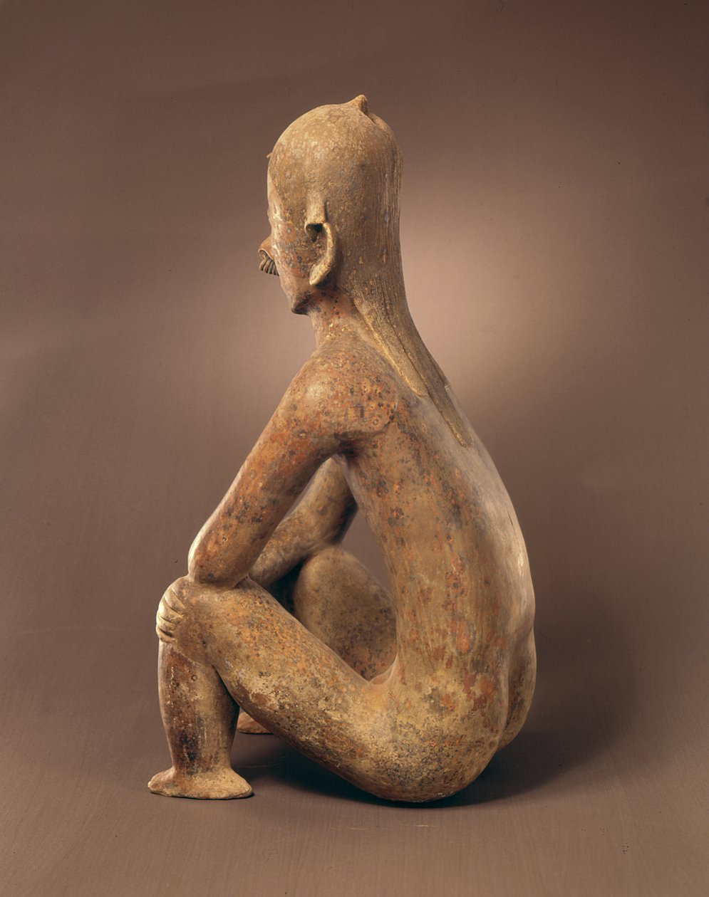 Vista posterior de figura sentada, Cultura Chinesco de Pre Columbian Pre Columbian