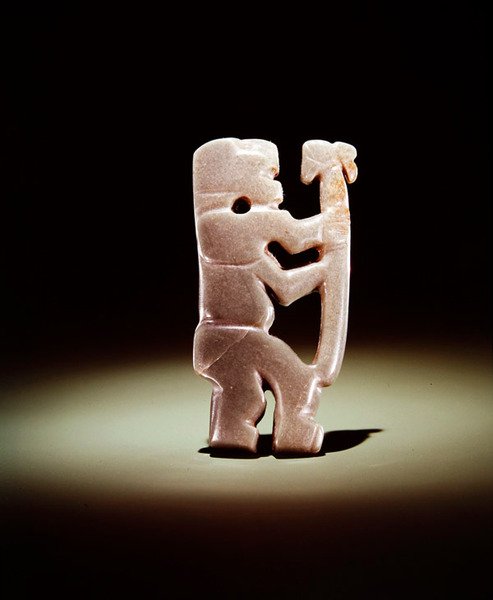 Colgante portador de bastón, de Guácimo, área de Línea Vieja (jade verde pálido semitranslúcido) de Pre Columbian Pre Columbian