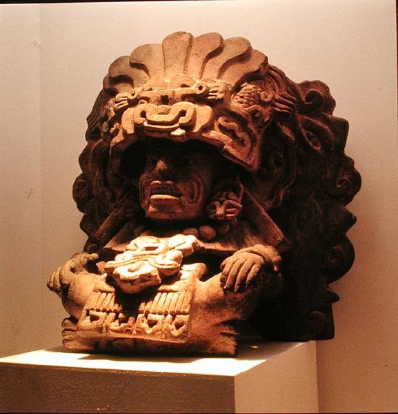 Urna en forma de Pitao Cozobi, Dios del Sustento Abundante, de la Cultura Zapoteca, 100-600 d.C. de Pre Columbian Pre Columbian