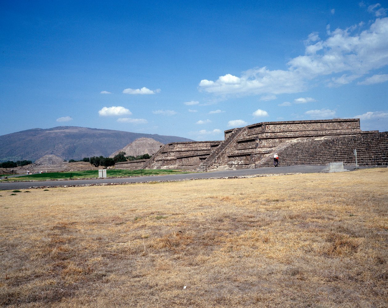 Civilización precolombina: vista del sitio de Teotihuacán (300 a.C.-600 d.C.): el templo (o pirámide) del sol. México de Pre Columbian Pre Columbian