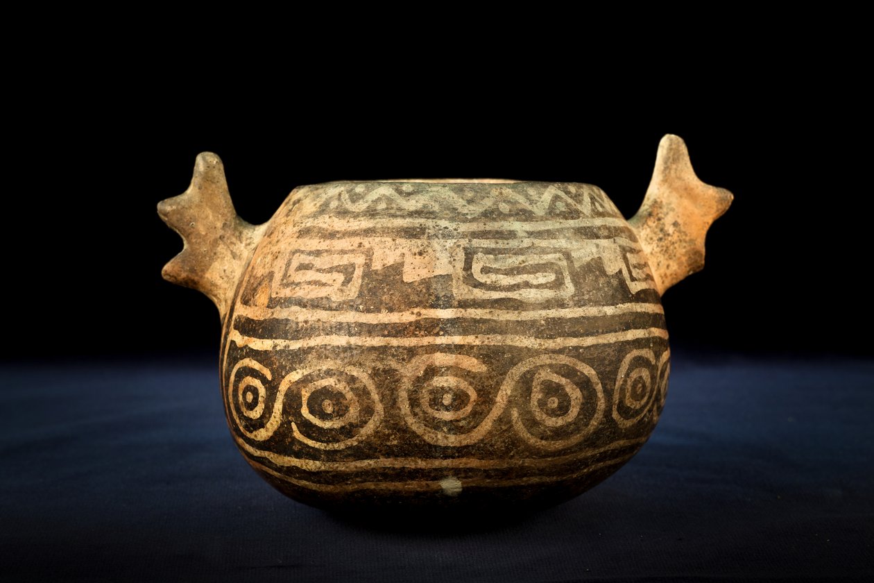 Cerámica globular con decoración zoomorfa / Arte precolombino (terracota) de Precolombian Precolombian