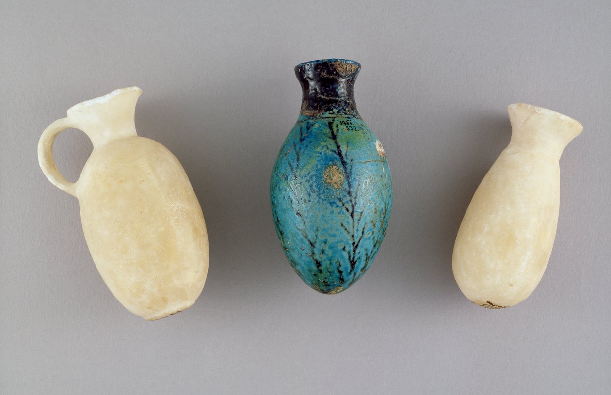Tres contenedores cosméticos de la tumba G.37, Jericó, c.1800-1700 a.C. de Prehistoric