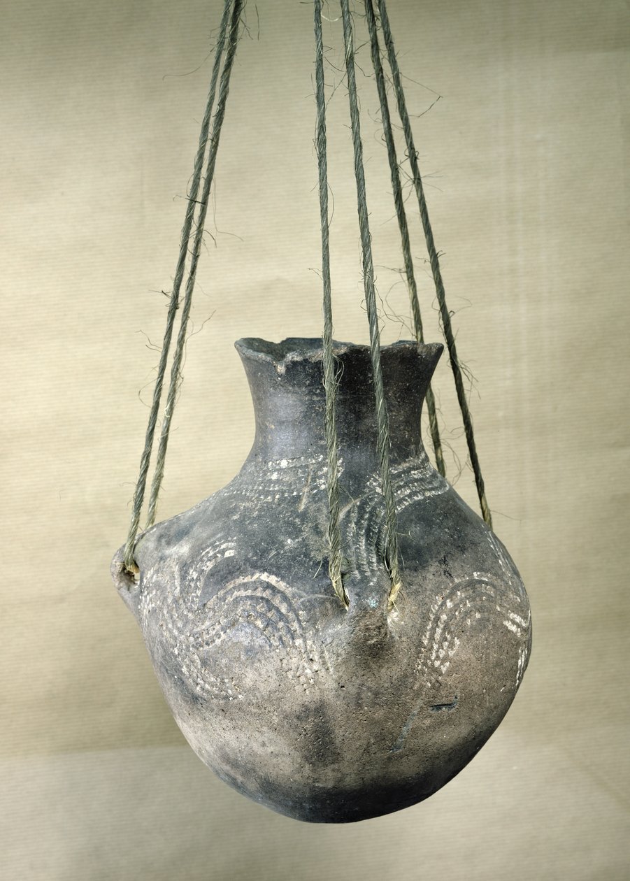 Vasija con decoración de estilo cinta, de Belloye-sur-Somme, Neolítico Danubiano, c.3500 a.C. de Prehistoric
