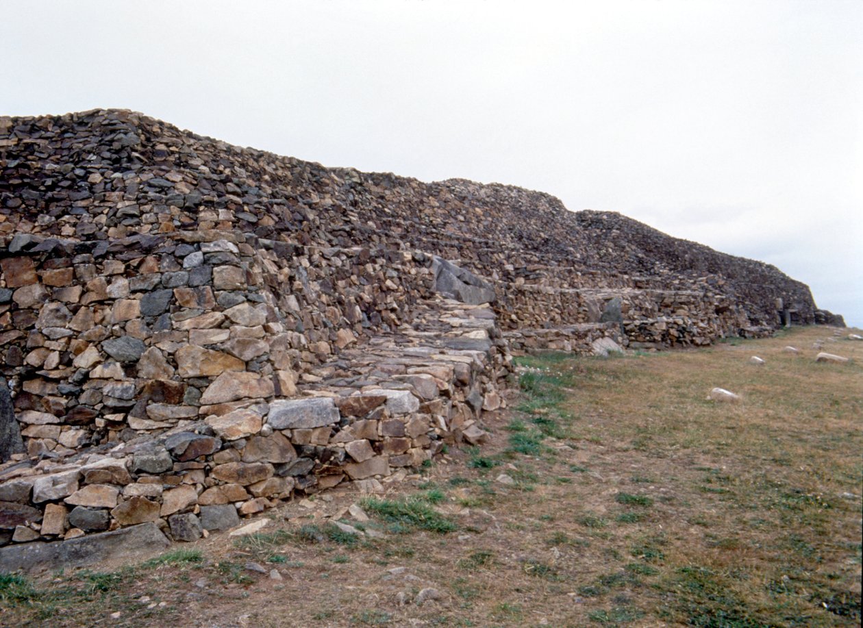 Barnenez Cairn (túmulo de piedra neolítico) de Prehistoric Prehistoric