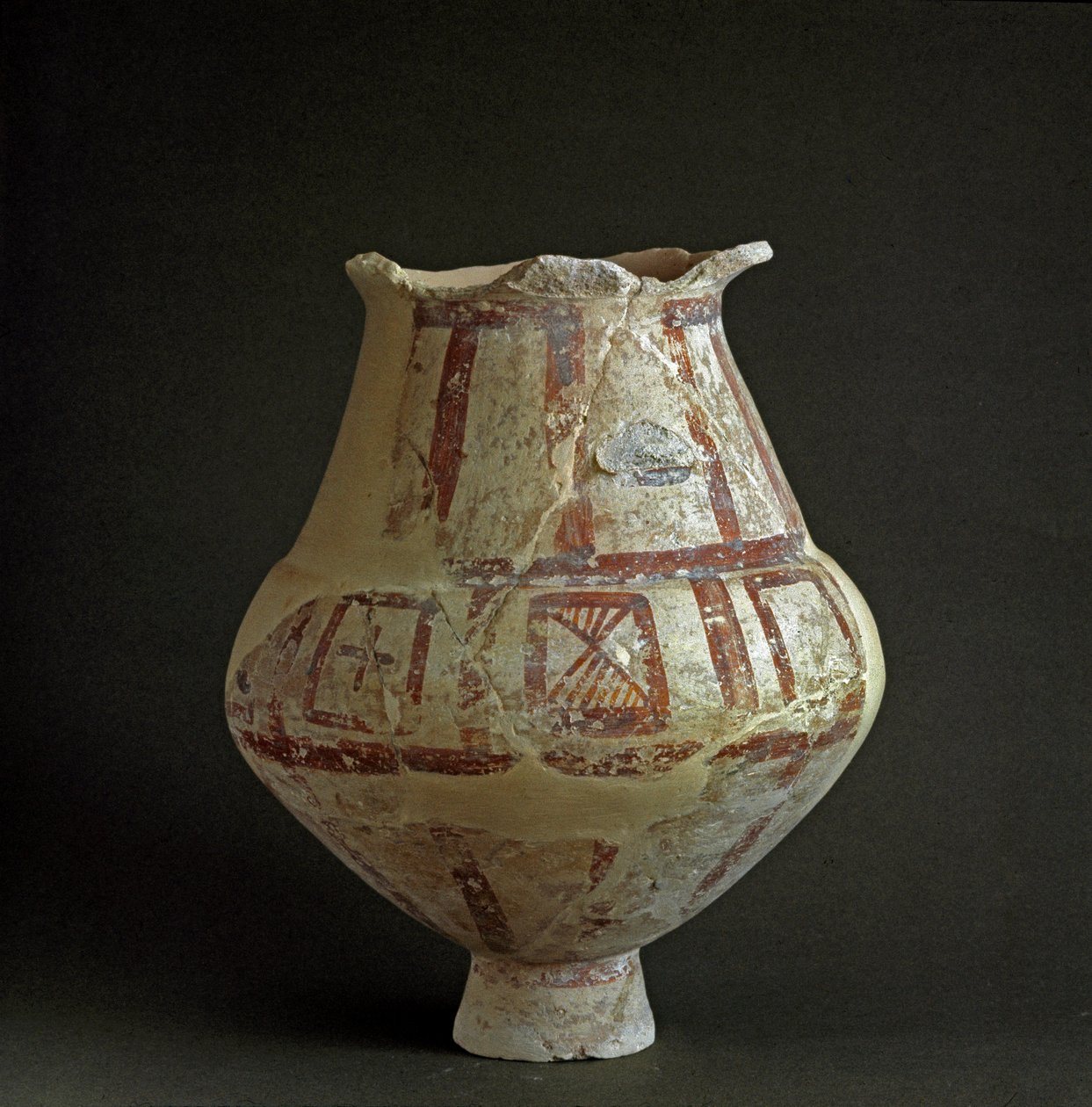 Civilización etrusca: vaso de terracota de la necrópolis de Mattonara (Civitavecchia), Lacio. Siglo VII-VI a.C. Roma, Museo Nacional Prehistórico Etnográfico Luigi Pigorini de Prehistoric Prehistoric