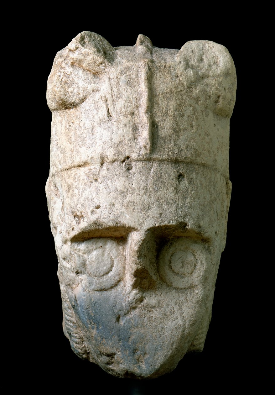 Cabeza de un arquero con casco con cuernos (miles cornutus), de Monte Prama (Cabras), conservado en el Museo Arqueológico Nacional de Cagliari de Prehistoric Prehistoric