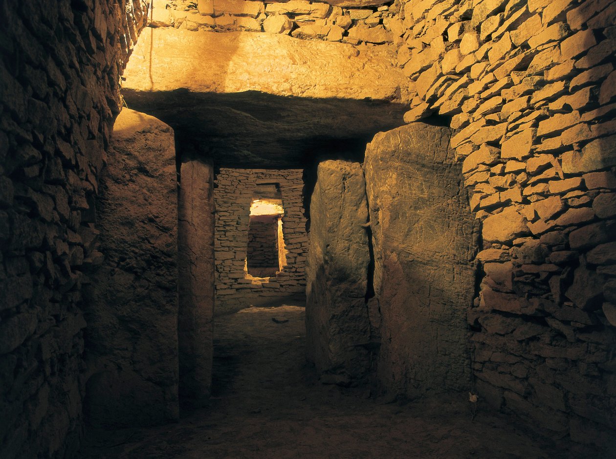 Prehistoria: dolmen de Romeral, enterramiento neolítico (3000 a.C.). España, Andalucía, Antequera. de Prehistoric Prehistoric