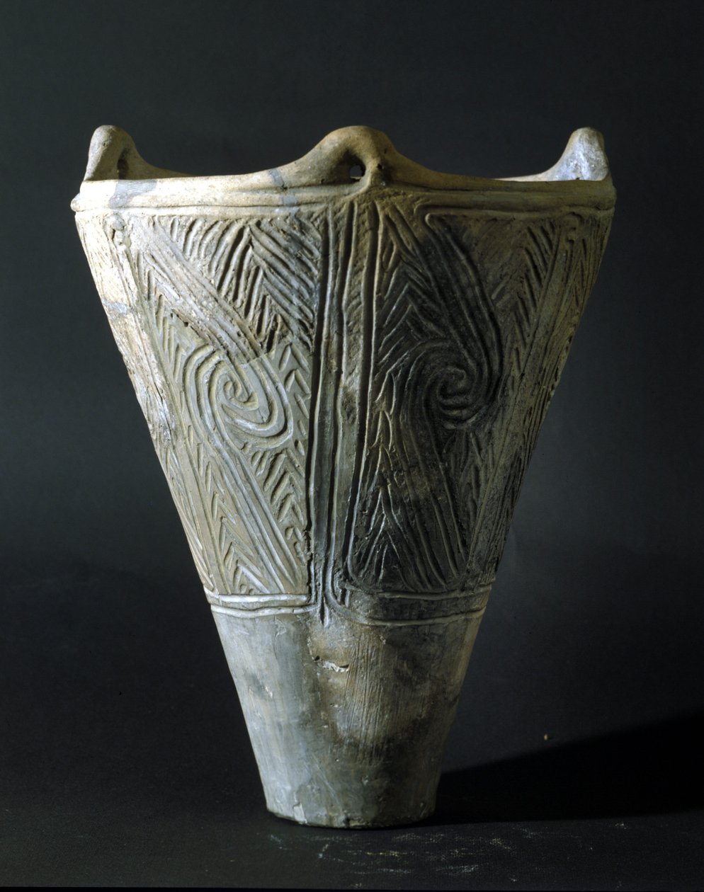 Vaso de terracota del período Jomon (período de prehistoria en Japón). Roma, Museo Nacional de Arte Oriental de Prehistoric Prehistoric