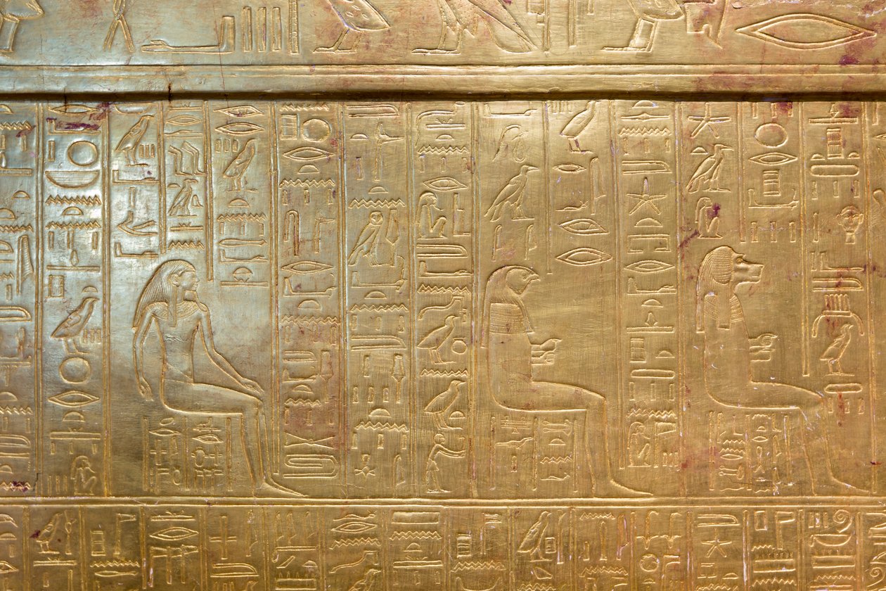 El relicario dorado exterior de la cámara funeraria de Tutankamón, Museo Egipcio, El Cairo, Egipto de Prehistoric Prehistoric