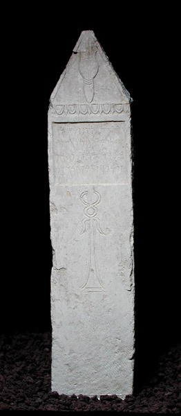 Estela votiva con un caduceo, de Cartago, siglo III-II a.C. (caliza) de Punic Punic