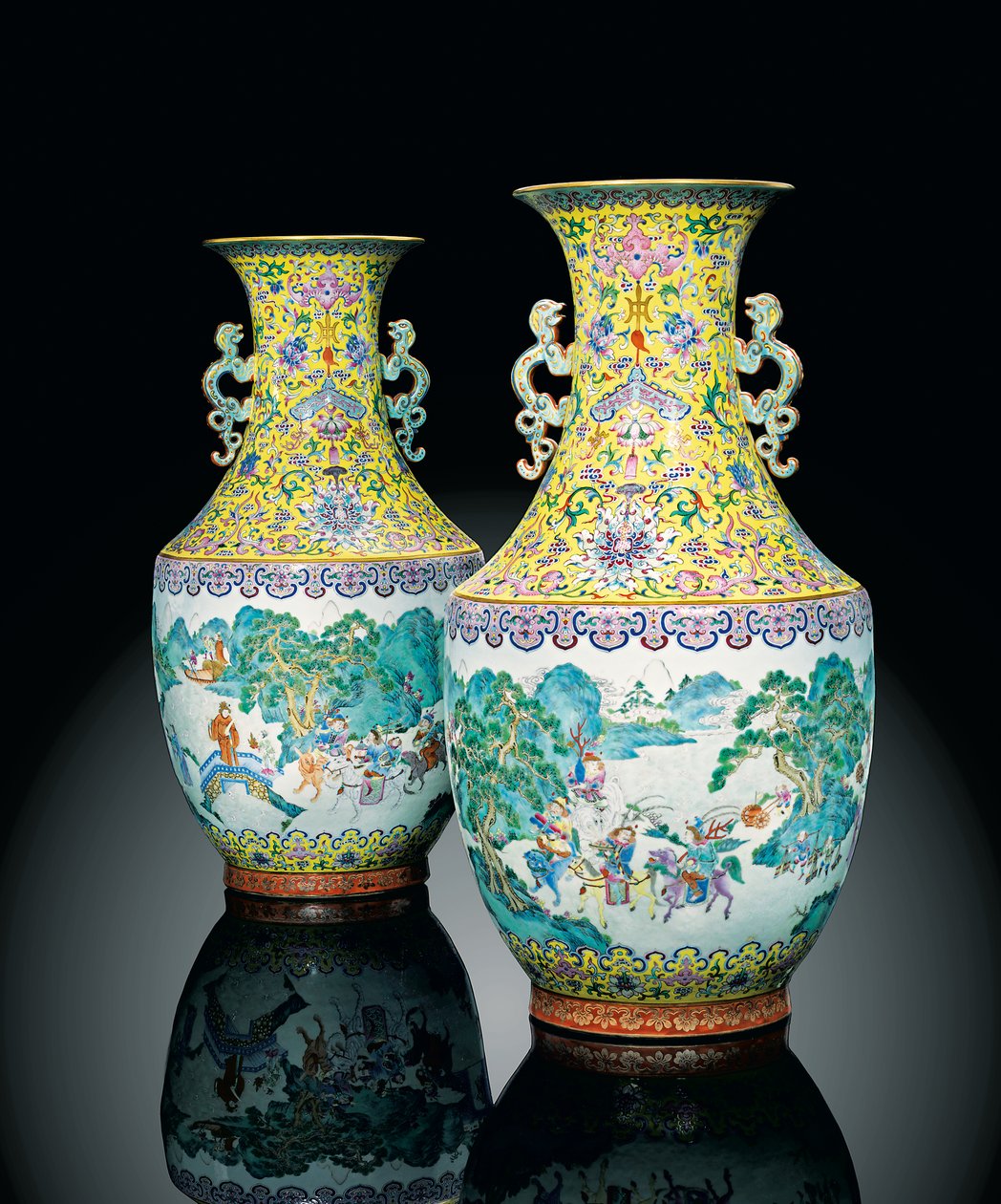 Un par de jarrones imperiales Famille Rose de Qing Dynasty   Jiaqing Period Chinese School