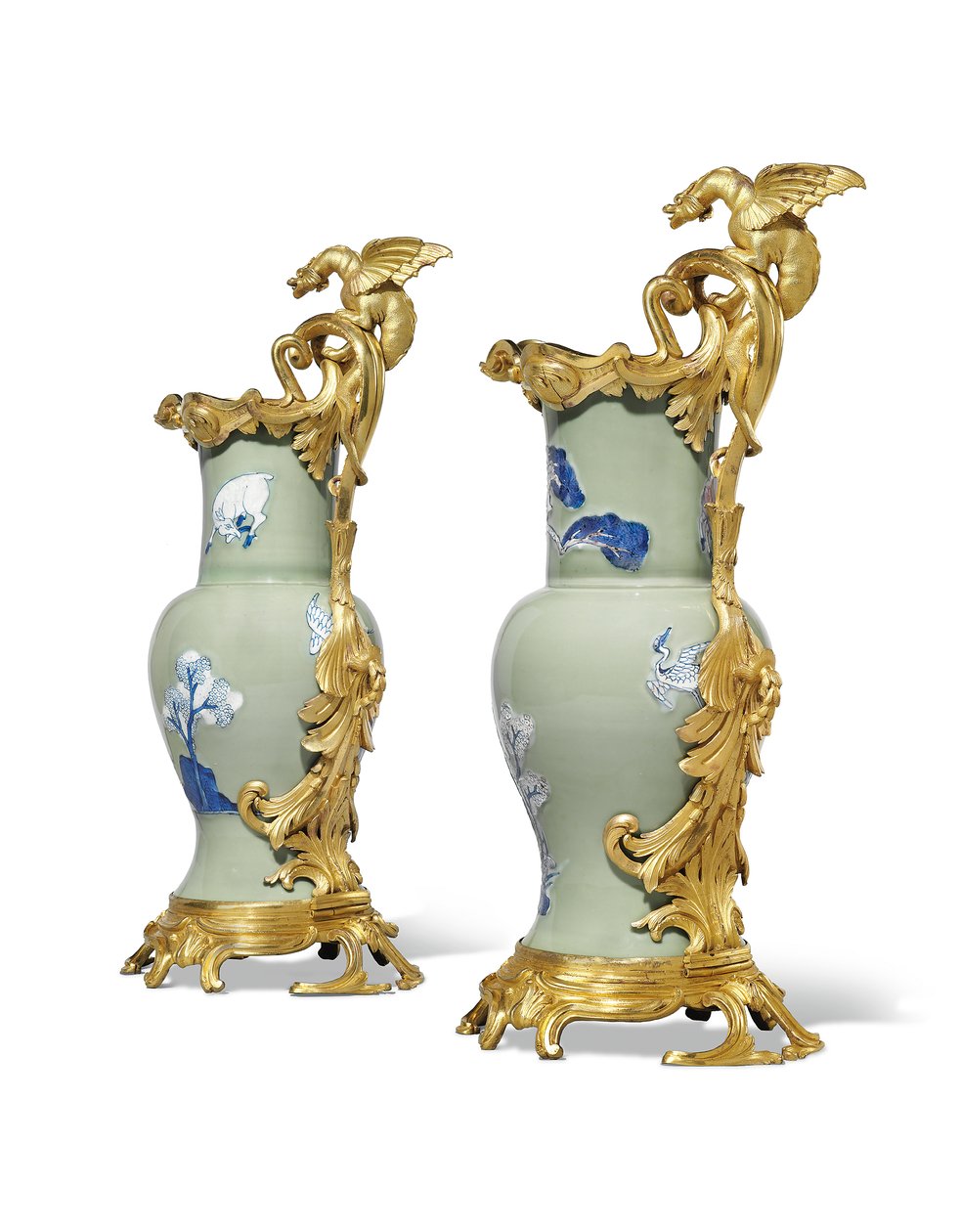 Un par de jarras de Luis XV, porcelana 1662-1722, monturas c.1745-49 de Qing Dynasty   Kangxi Period Chinese School