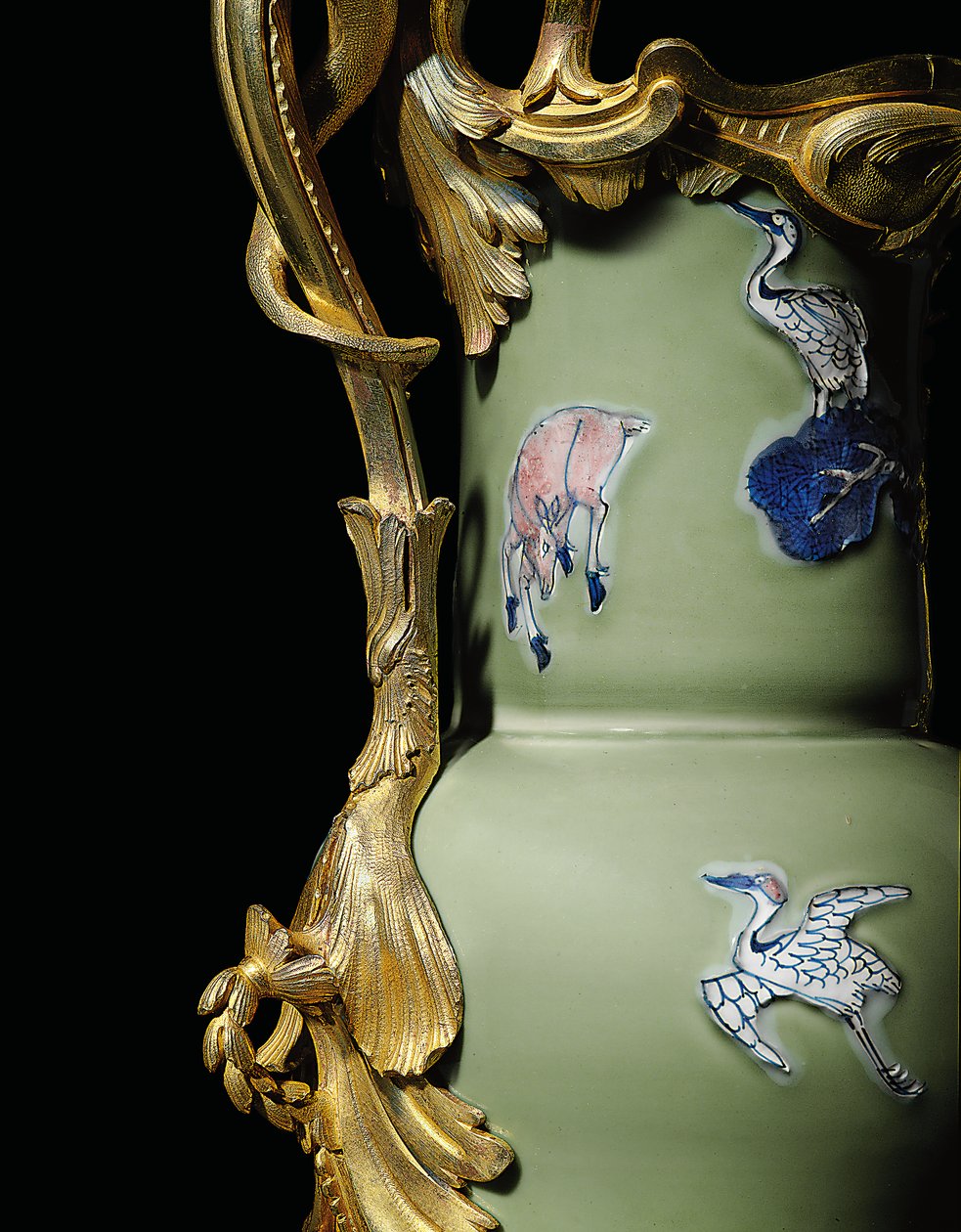 Uno de un Par de Jarras Luis XV, porcelana 1662-1722, monturas c.1745-49 de Qing Dynasty   Kangxi Period Chinese School