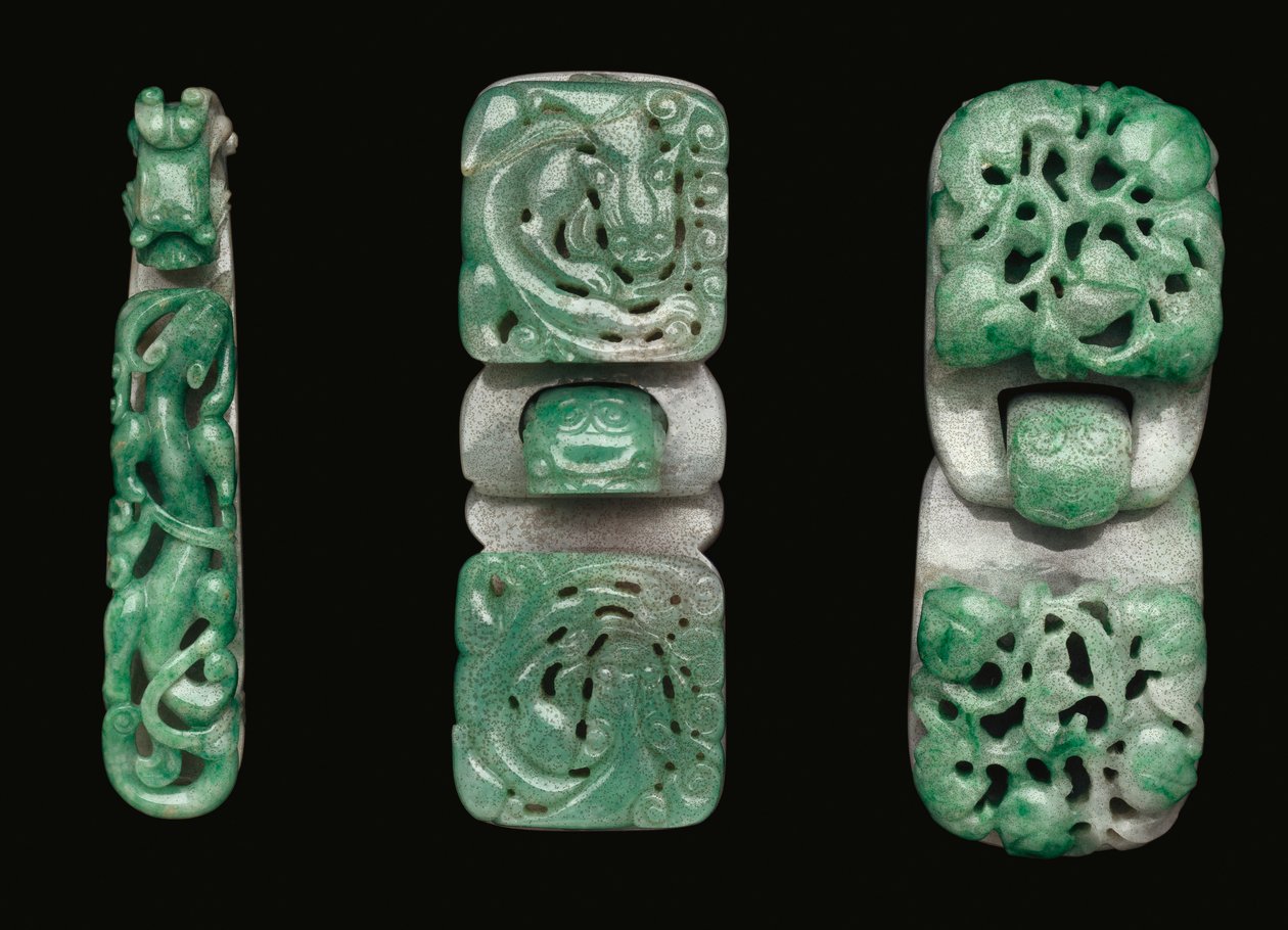 Un grupo de ganchos y hebillas de cinturón de jadeíta de Qing Dynasty Chinese School