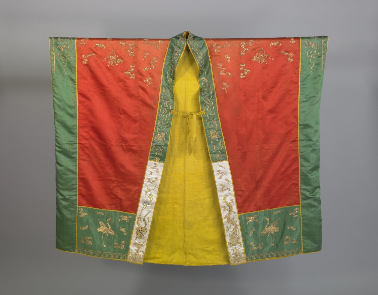Vestidura o "Túnica del Descenso" para un sacerdote taoísta de primer grado, finales del siglo XIX (seda bordada con hilos de seda y metálicos). de Qing Dynasty Chinese School
