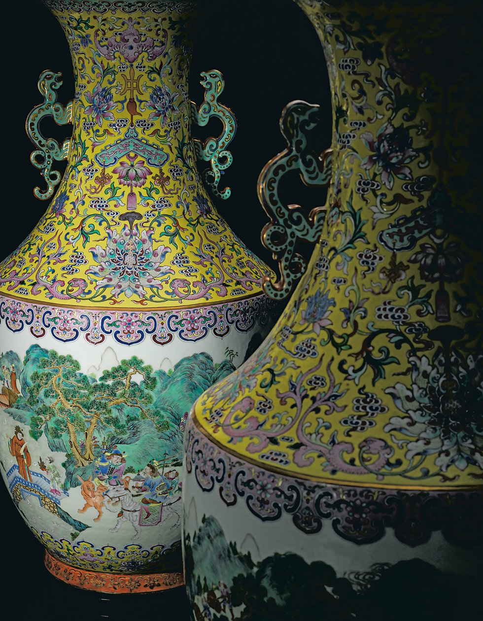 Un par de jarrones imperiales Famille Rose de Qing Dynasty   Jiaqing Period Chinese School