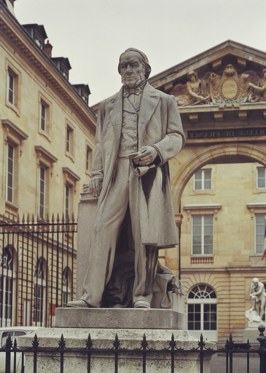 Estatua de Claude Bernard (1813-78) fuera del Colegio de Francia de R. Coudegues